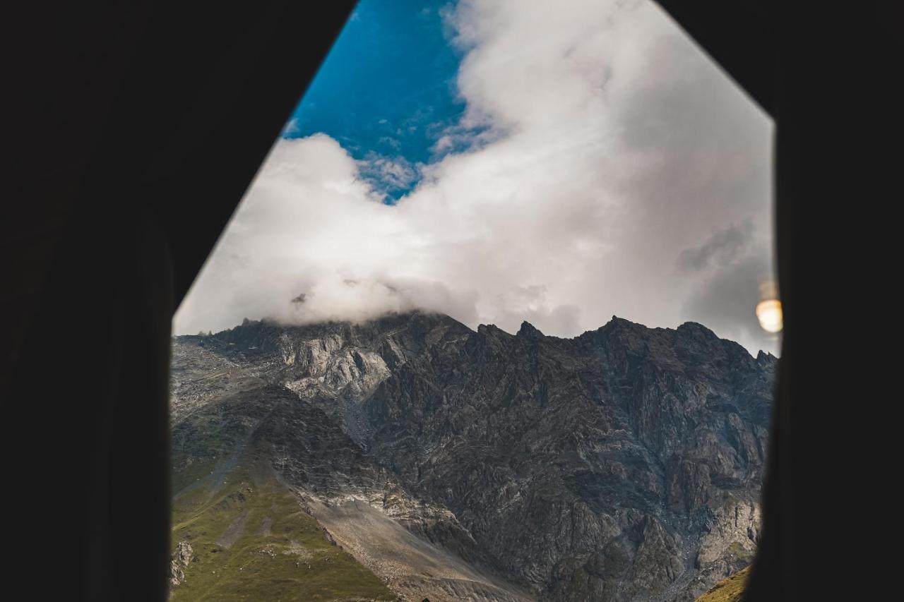 Lonely Mountain Villa Kazbegi Exterior photo