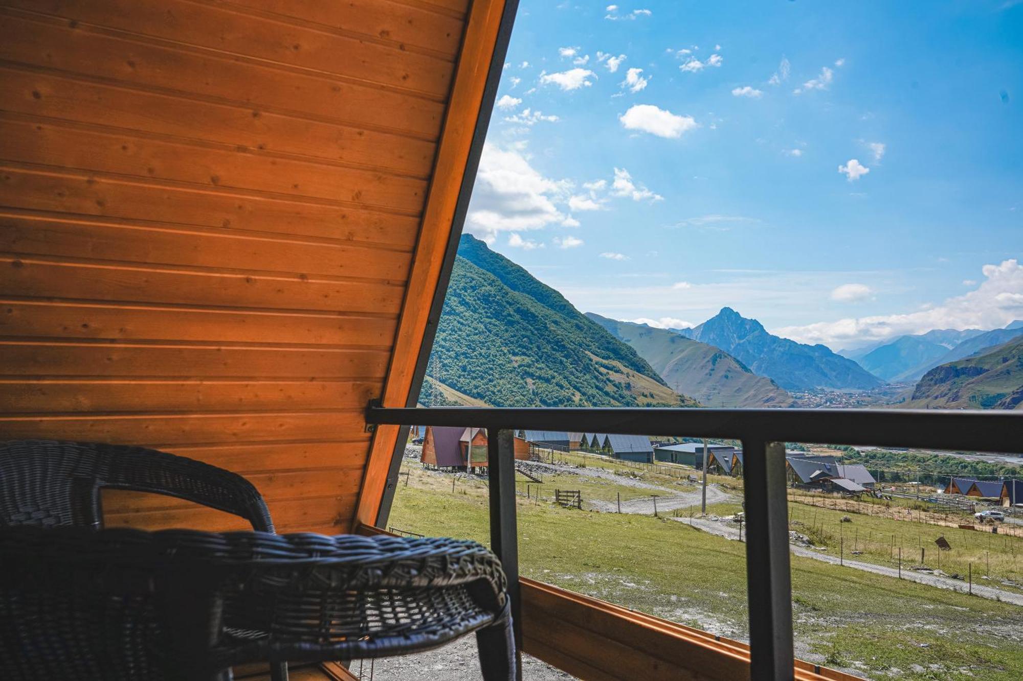 Lonely Mountain Villa Kazbegi Exterior photo