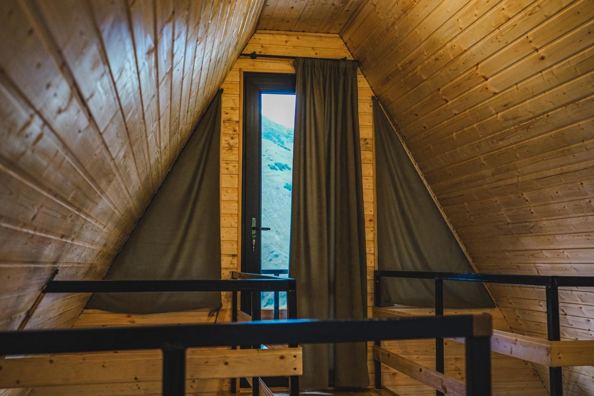 Lonely Mountain Villa Kazbegi Exterior photo