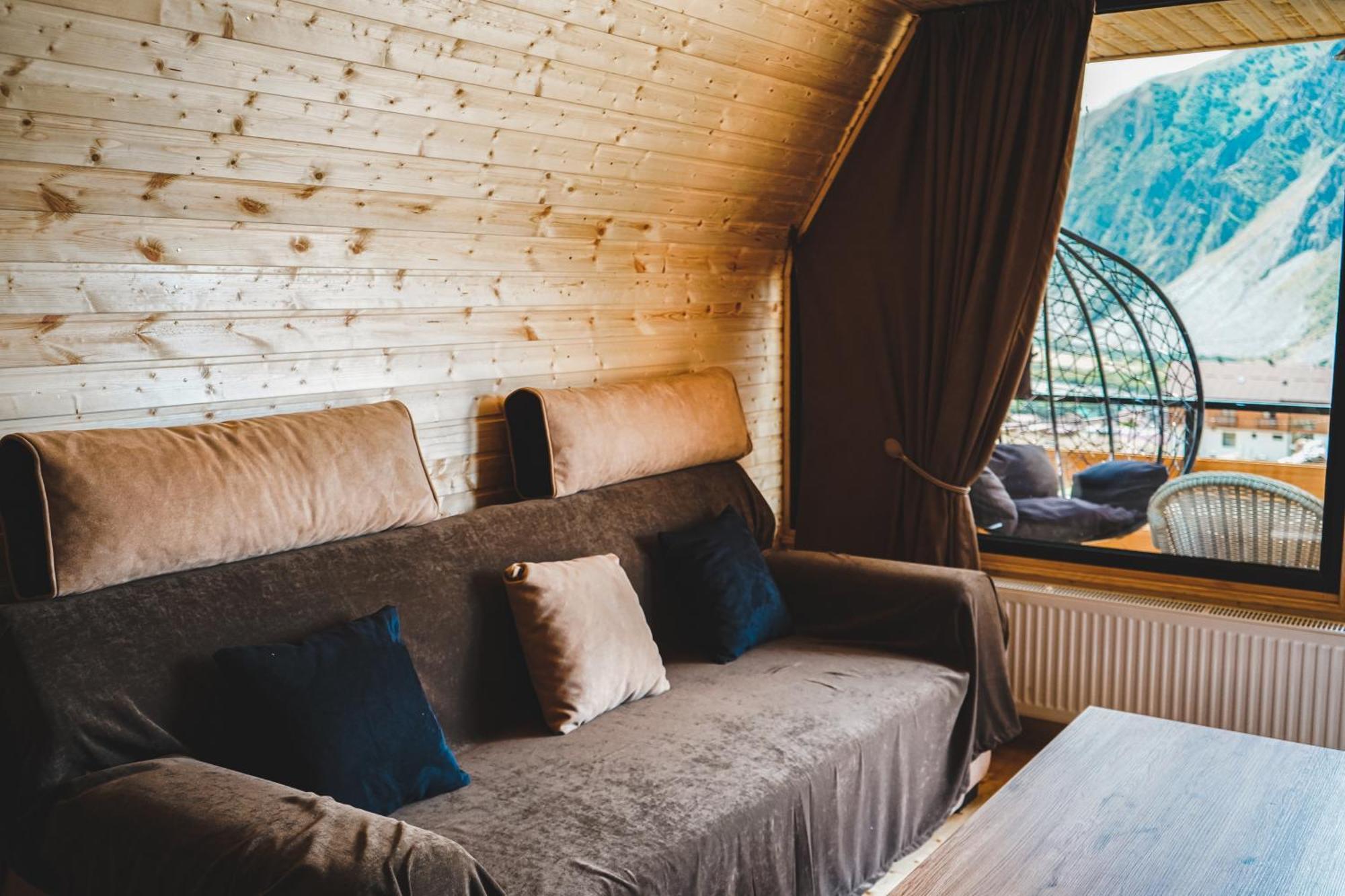 Lonely Mountain Villa Kazbegi Exterior photo