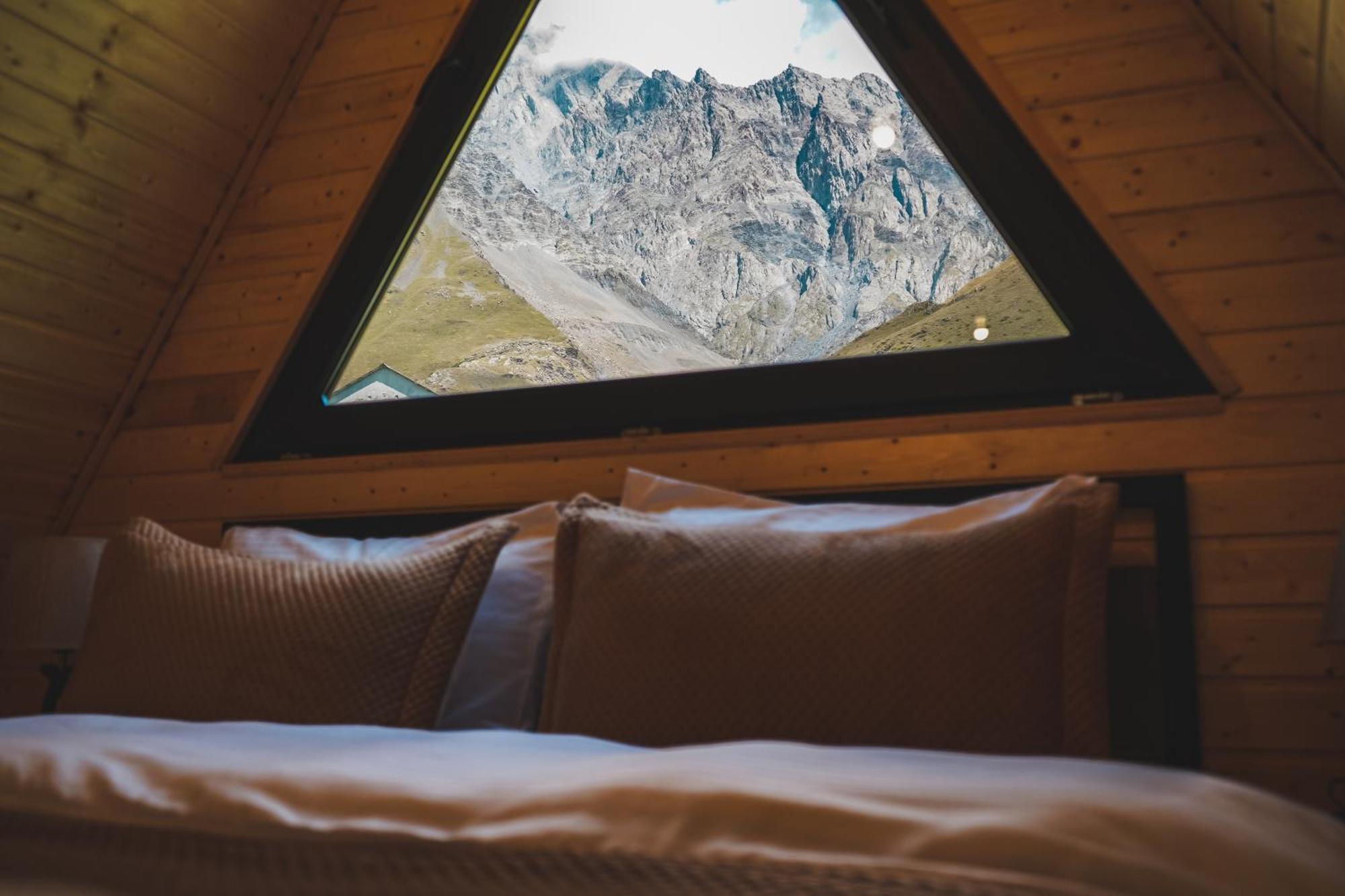 Lonely Mountain Villa Kazbegi Exterior photo