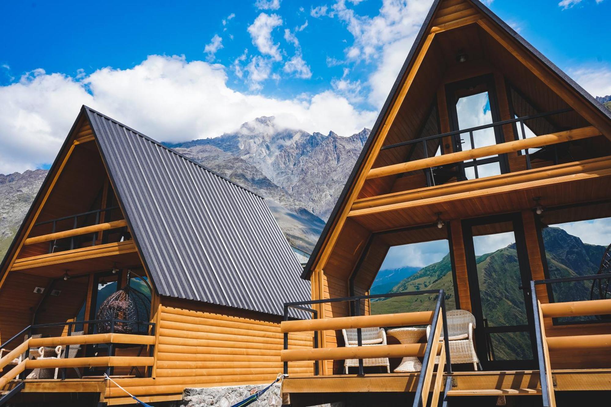 Lonely Mountain Villa Kazbegi Exterior photo