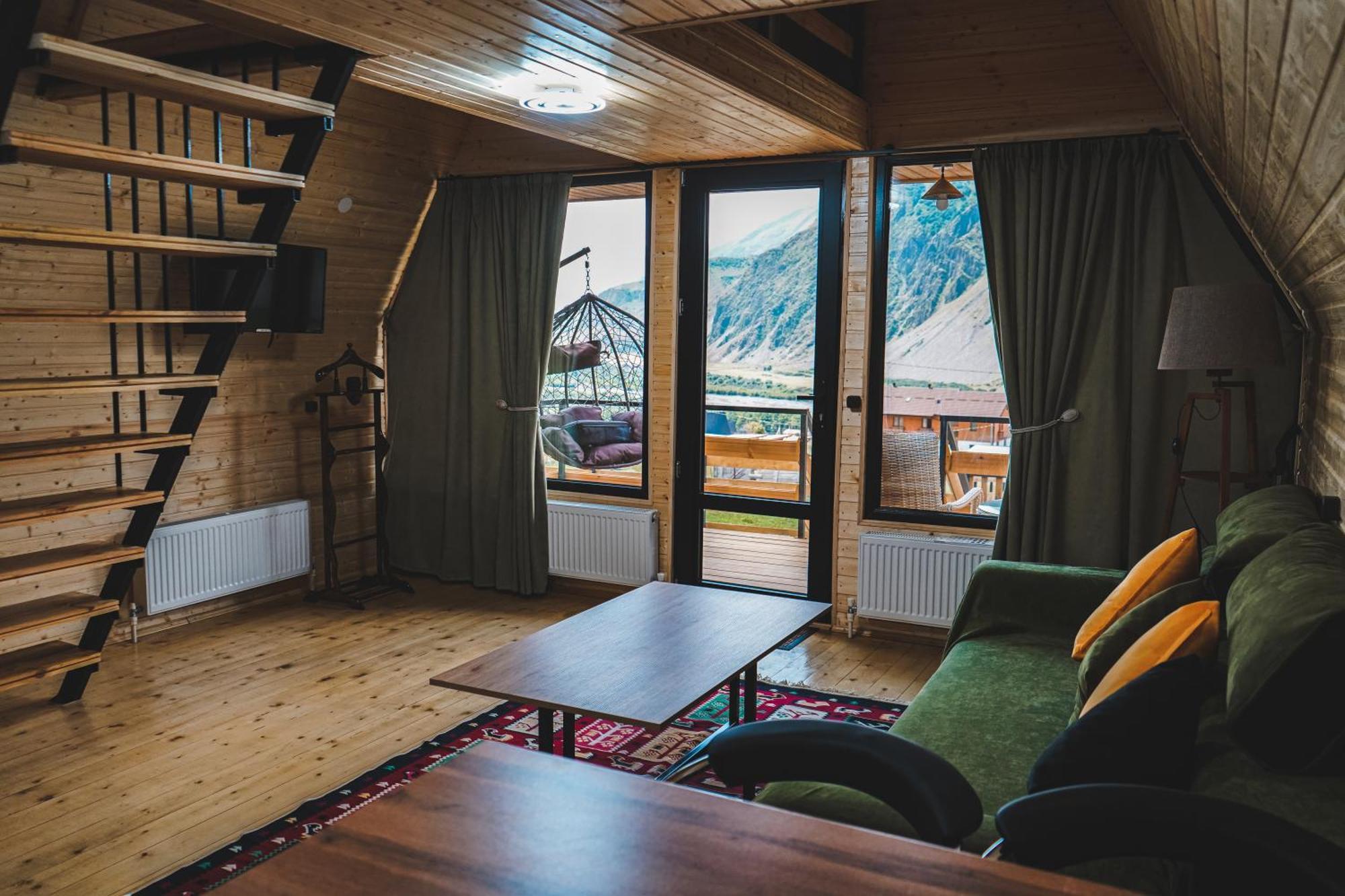 Lonely Mountain Villa Kazbegi Exterior photo
