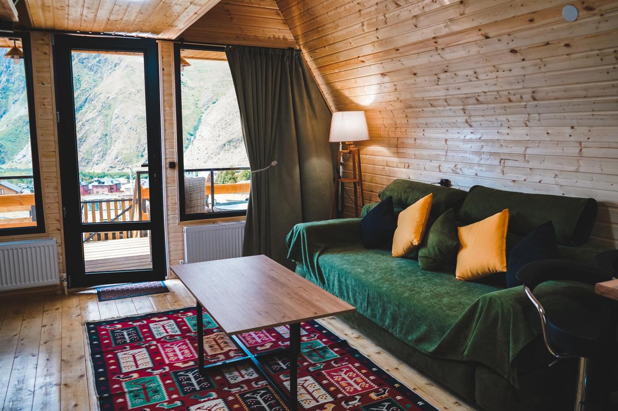 Lonely Mountain Villa Kazbegi Exterior photo