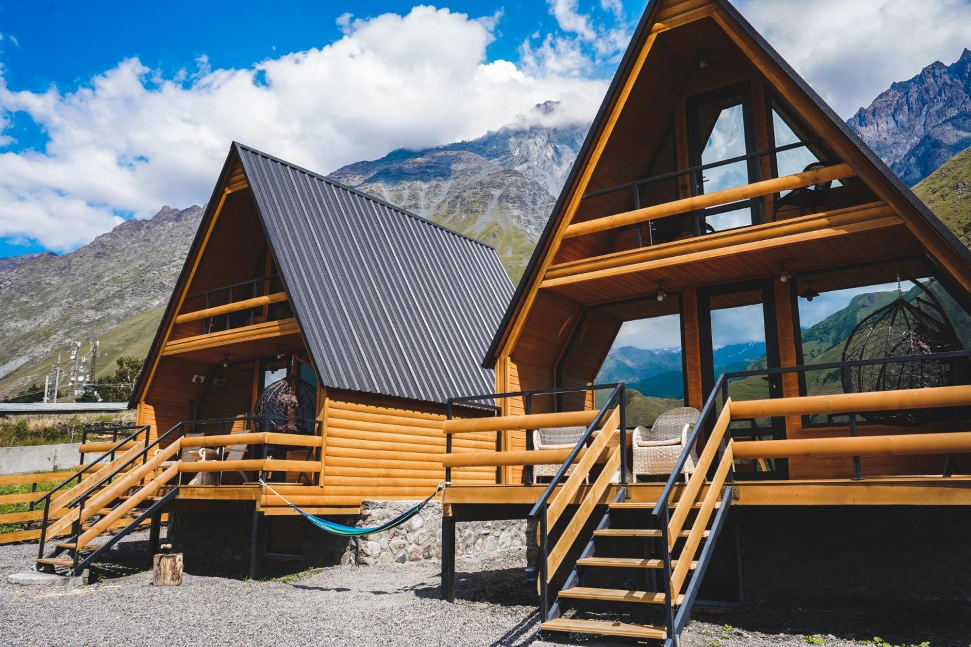 Lonely Mountain Villa Kazbegi Exterior photo